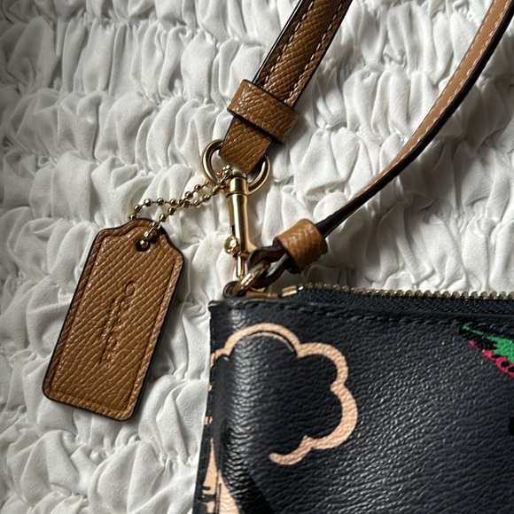 COACH Clutch - Picture 2 of 6